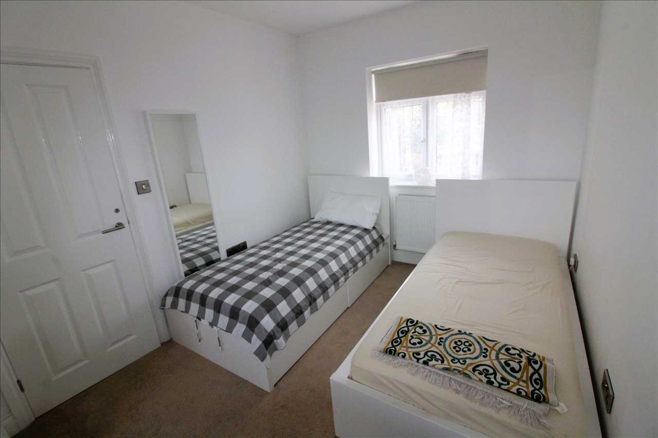 Rose Court, Wolverton - Picture 13