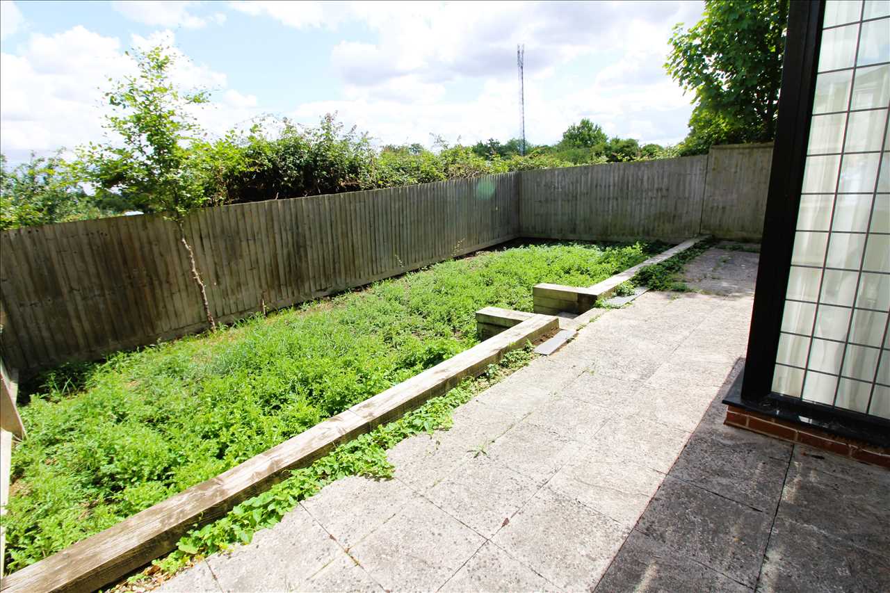 Rose Court, Wolverton - Picture 19