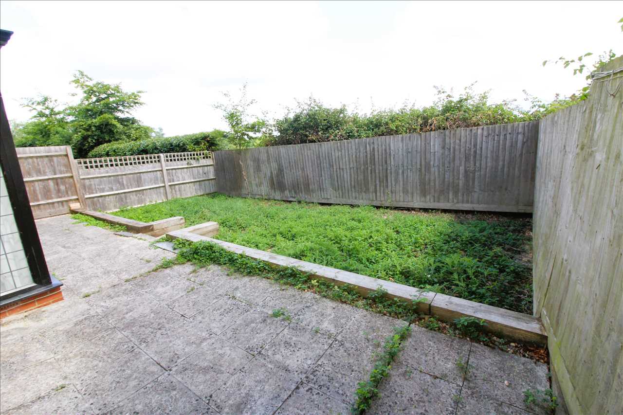 Rose Court, Wolverton - Picture 20