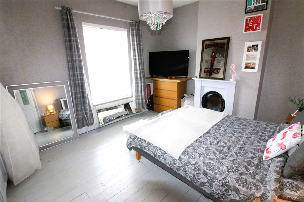 Cambridge Street, Wolverton - Picture 11