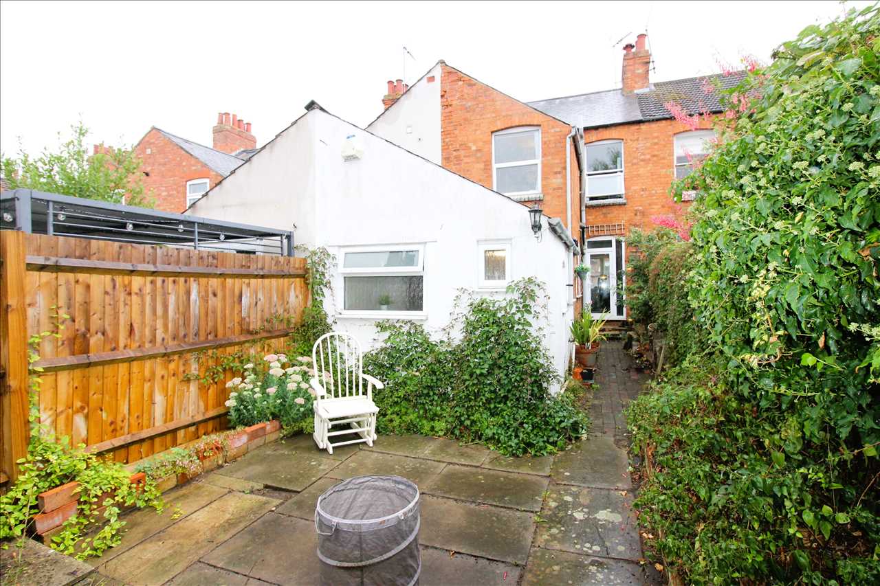 Cambridge Street, Wolverton - Picture 17