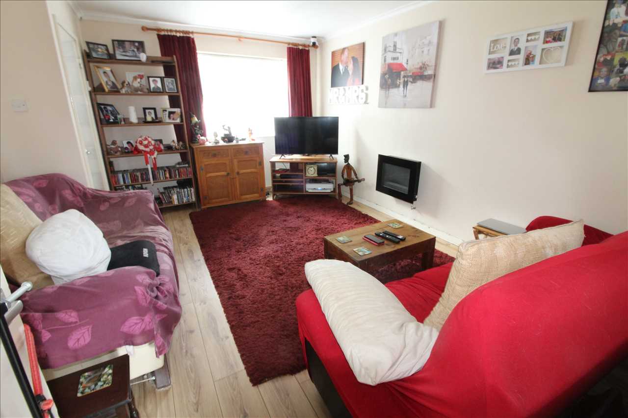 Horners Croft, Wolverton - Picture 2