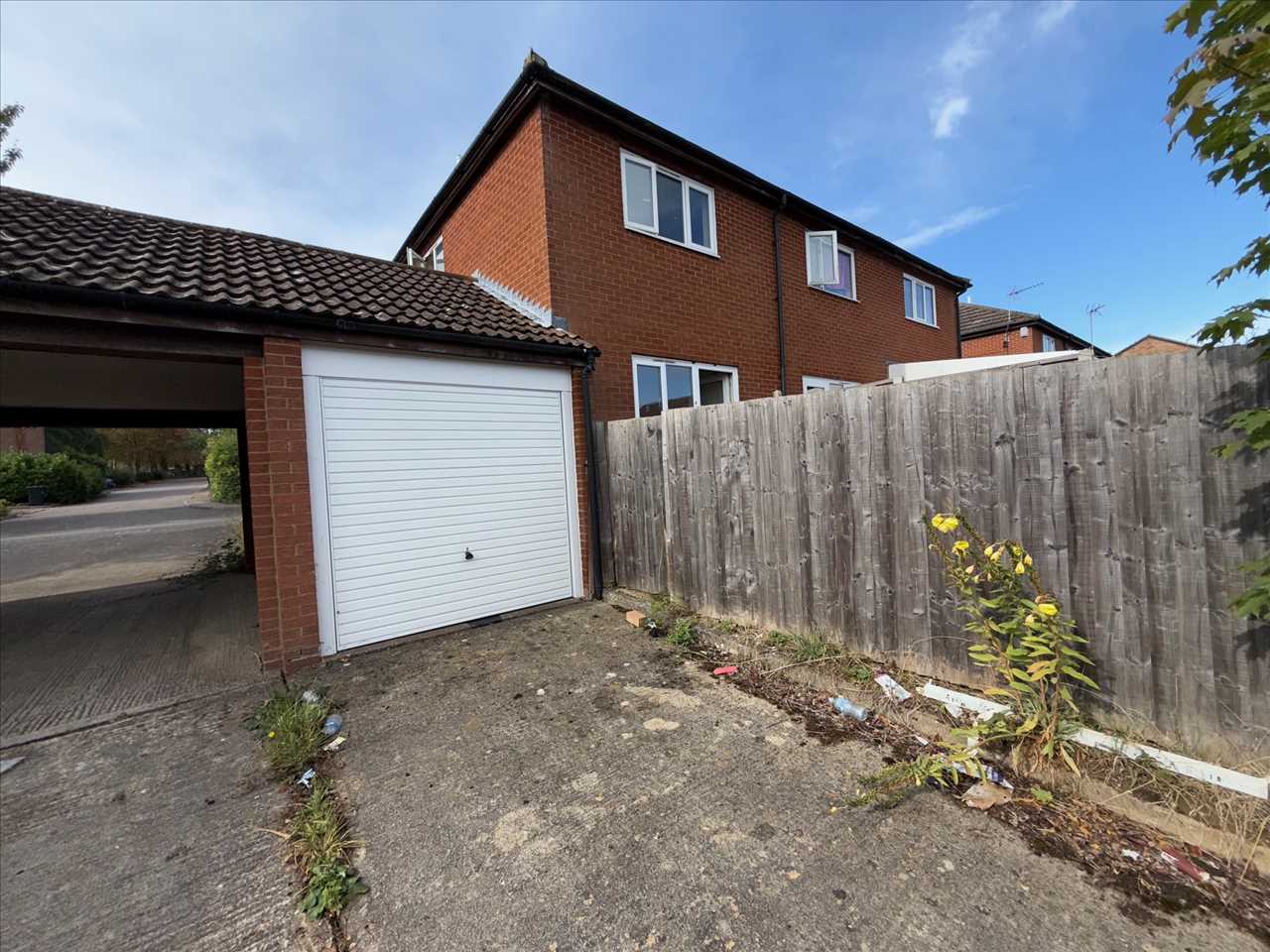 Downland, Two Mile Ash - Picture 13