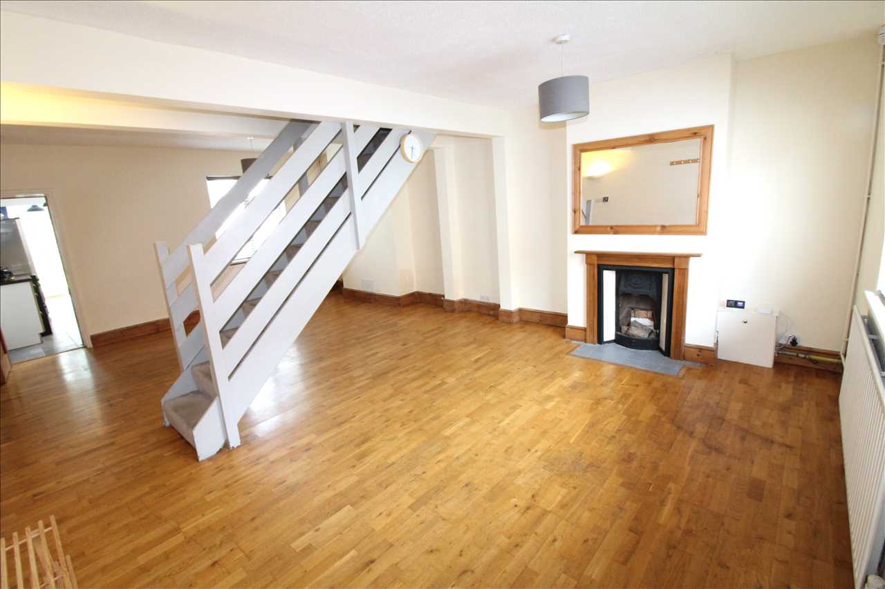 Wallace Street, New Bradwell - Picture 2