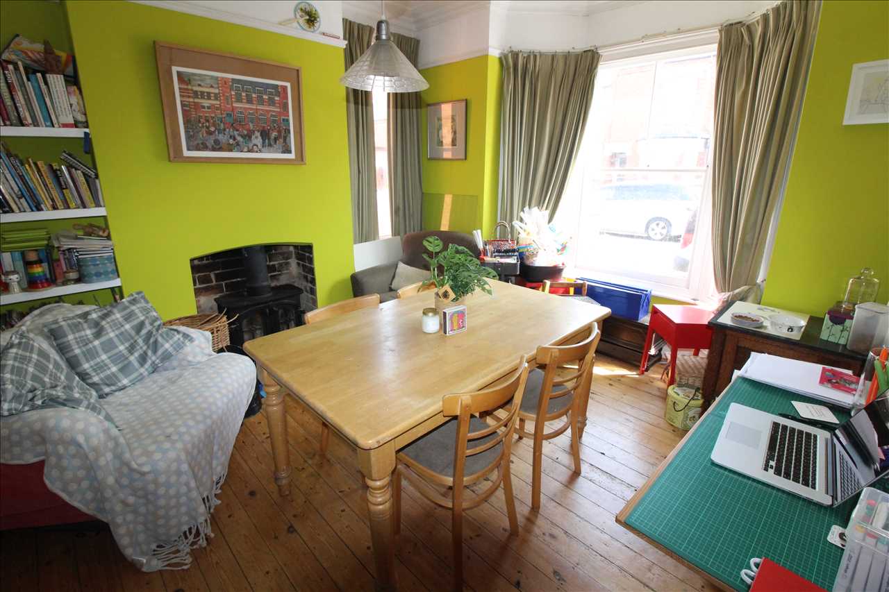 Peel Road, Wolverton - Picture 2