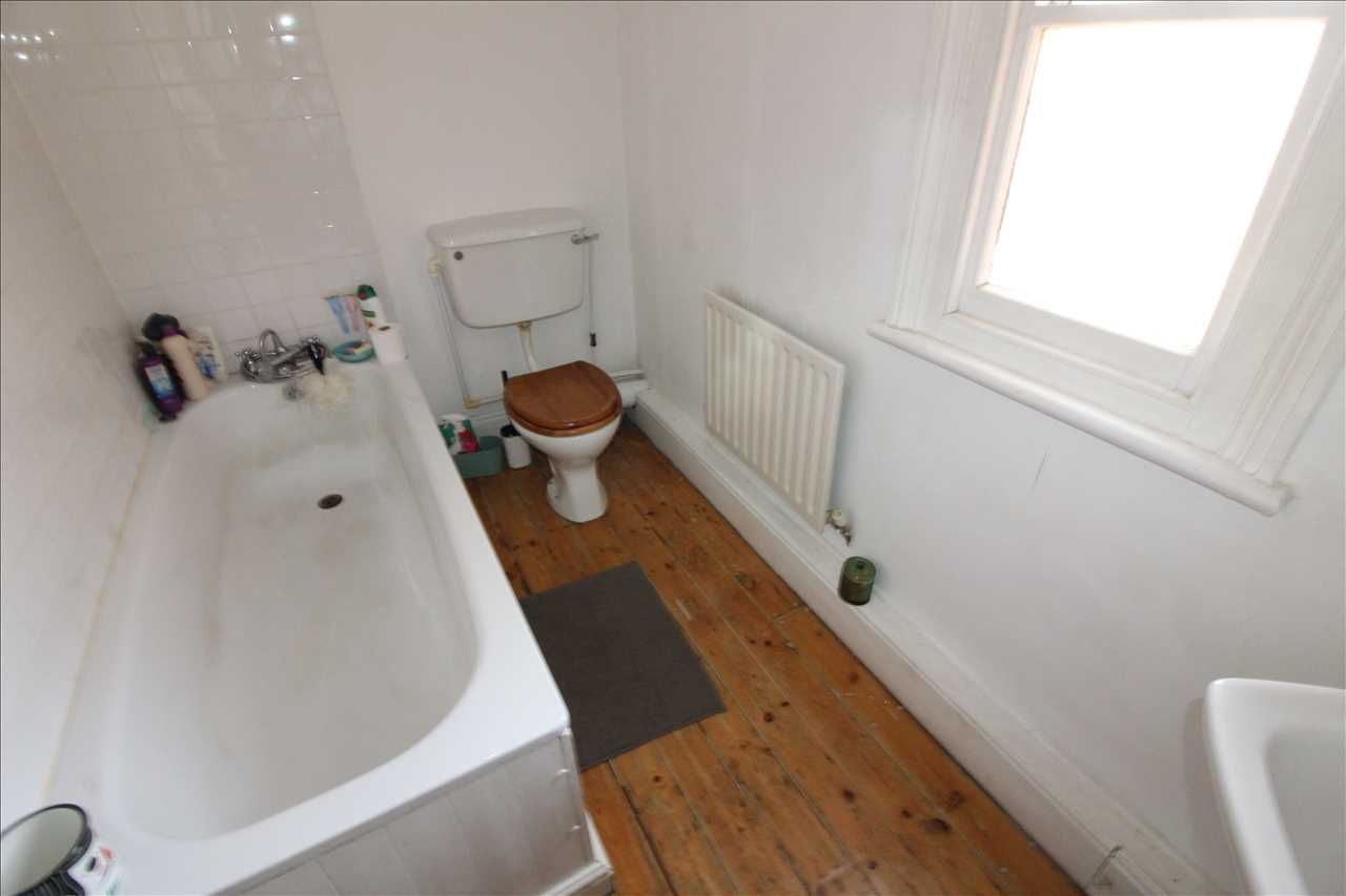 Peel Road, Wolverton - Picture 9
