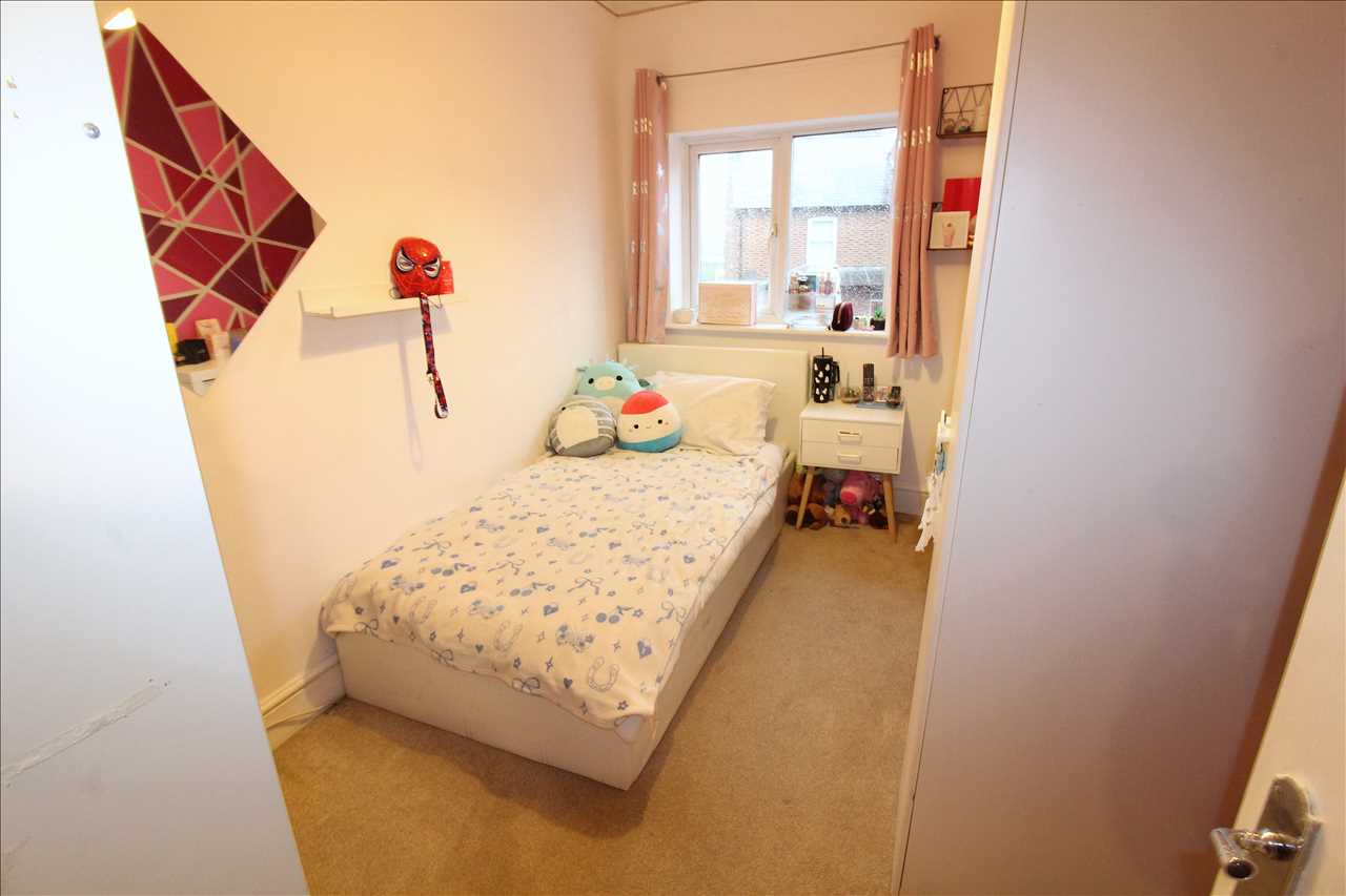 Newport Road, New Bradwell - Picture 9