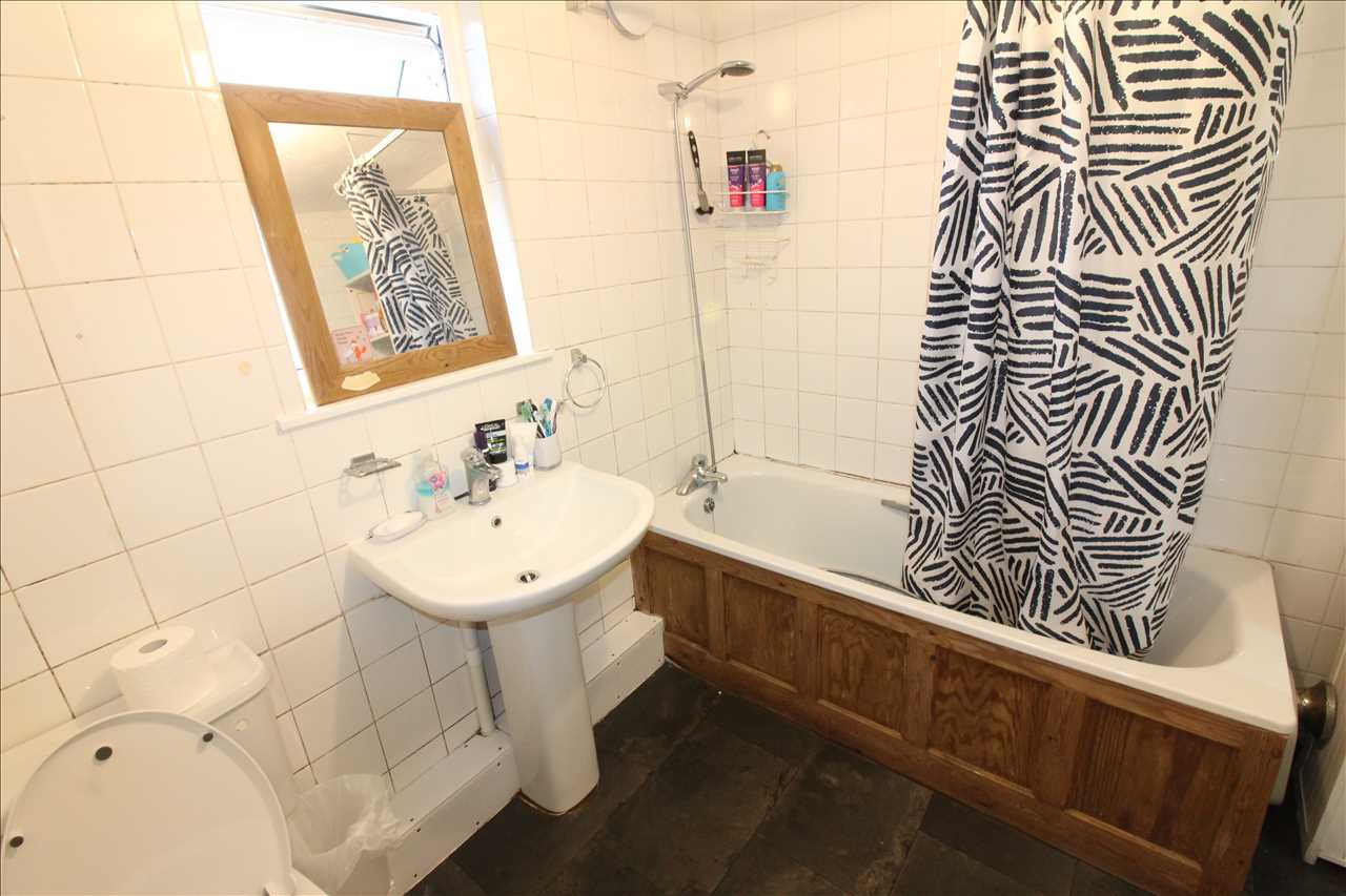 Aylesbury Street, Wolverton - Picture 7