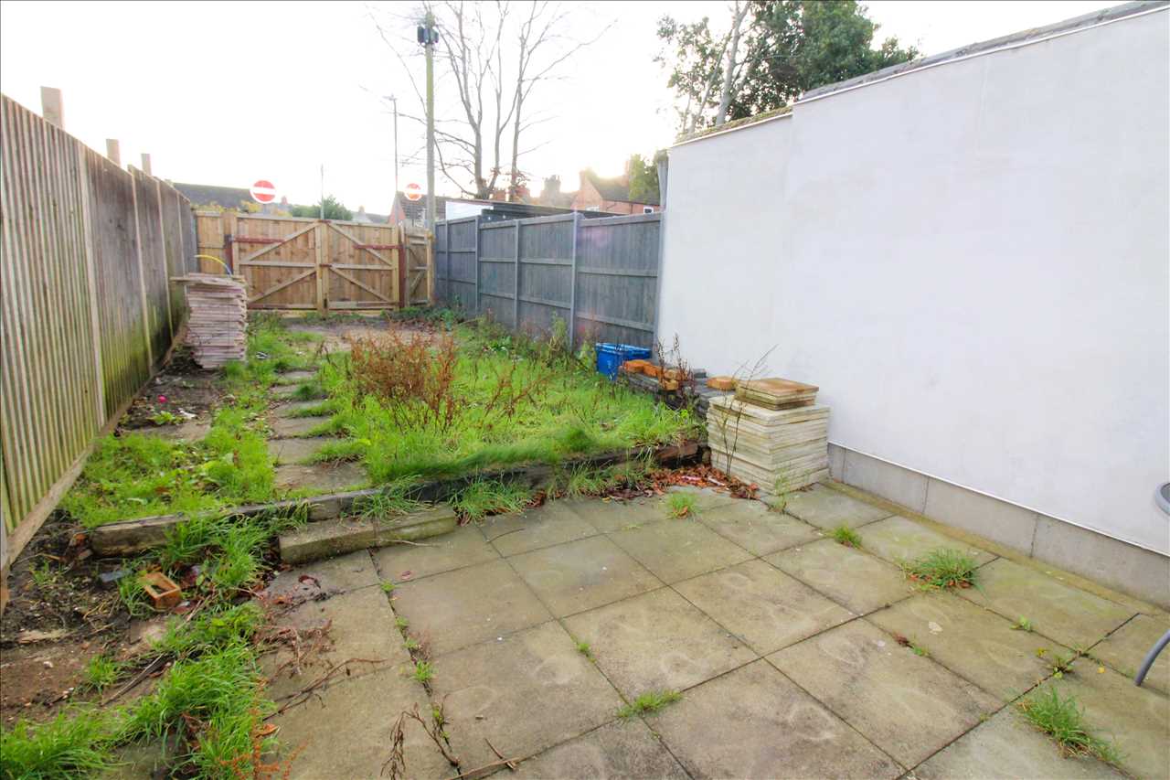 Aylesbury Street, Wolverton - Picture 11