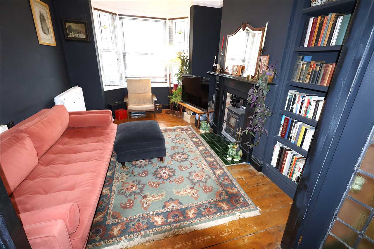 Peel Road, Wolverton - Picture 3