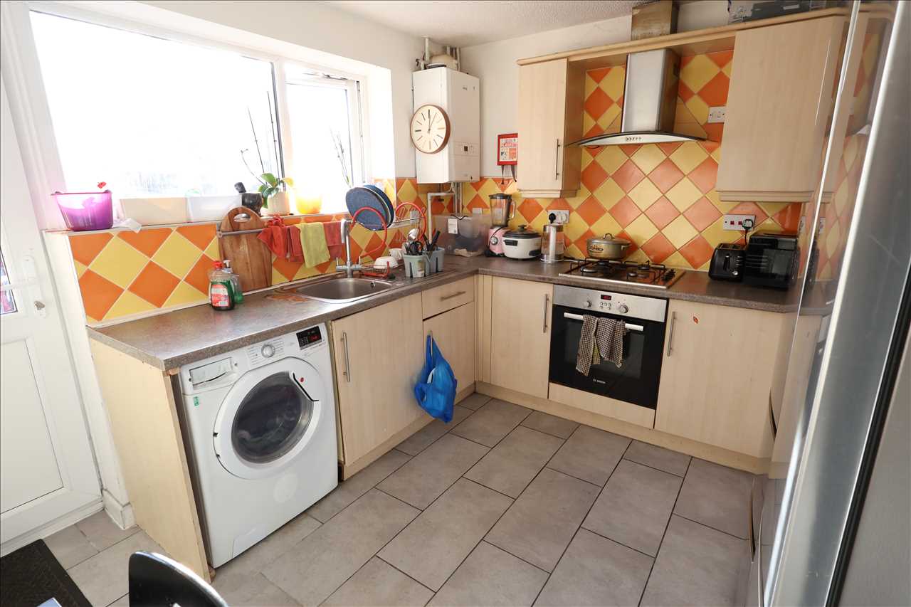 Tolcarne Avenue, Fishermead - Picture 6