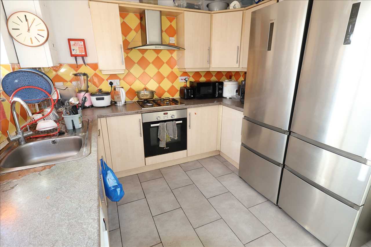 Tolcarne Avenue, Fishermead - Picture 7