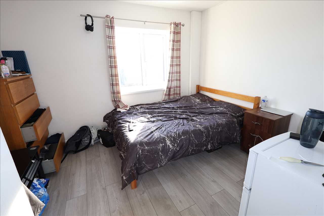 Tolcarne Avenue, Fishermead - Picture 11