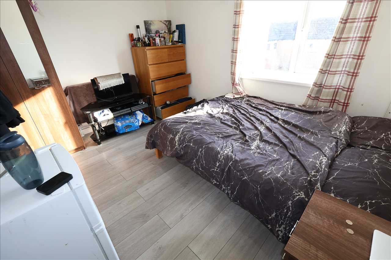 Tolcarne Avenue, Fishermead - Picture 12