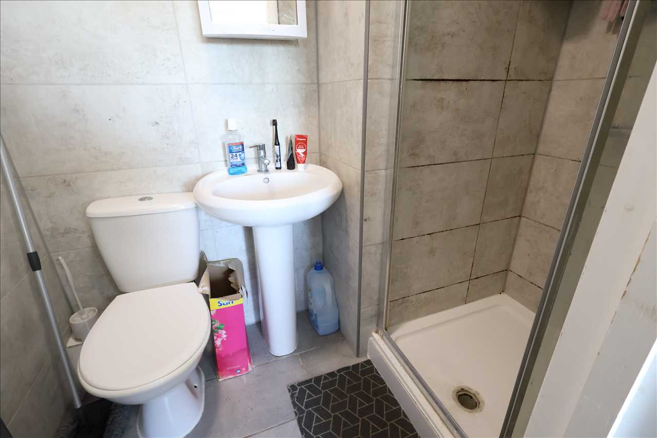 Tolcarne Avenue, Fishermead - Picture 13