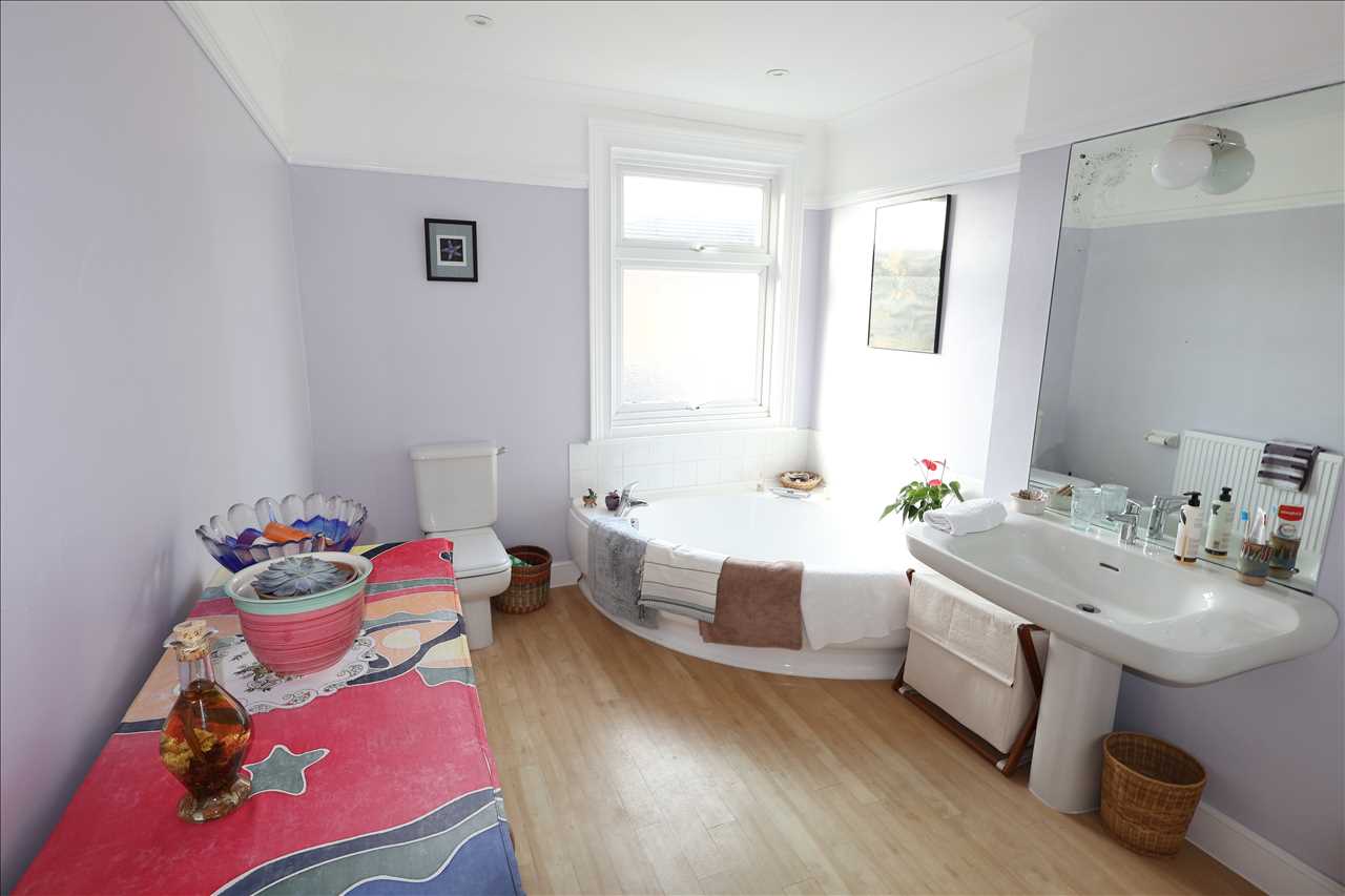 Moon Street, Wolverton - Picture 10