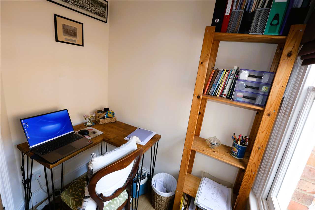 Moon Street, Wolverton - Picture 12