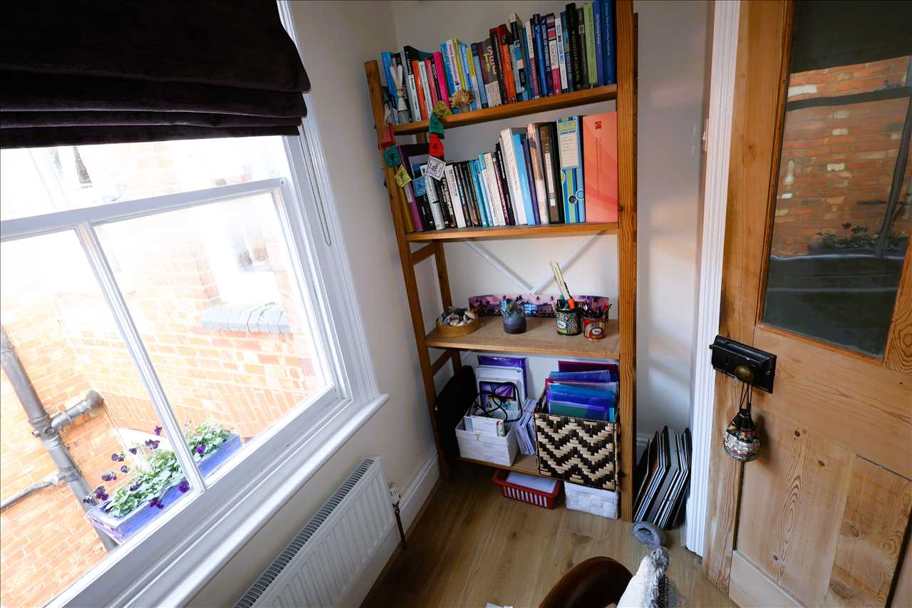 Moon Street, Wolverton - Picture 13