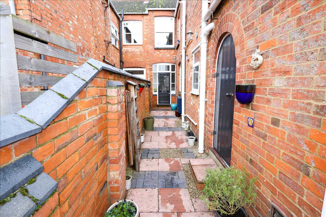 Moon Street, Wolverton - Picture 20