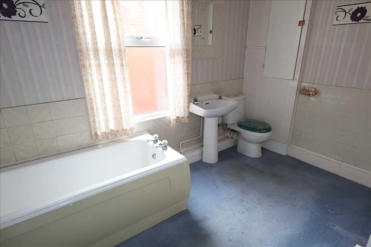 Cambridge Street, Wolverton - Picture 9