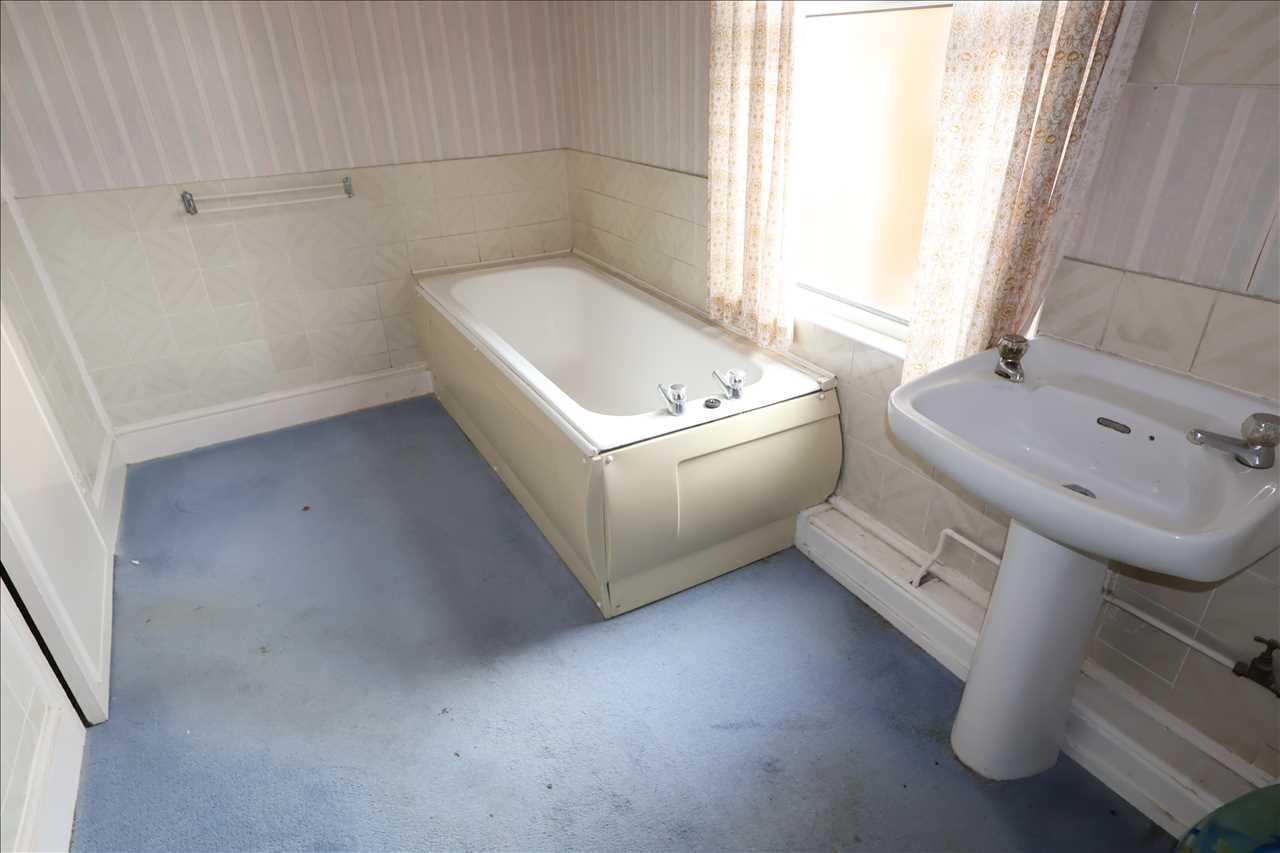 Cambridge Street, Wolverton - Picture 10