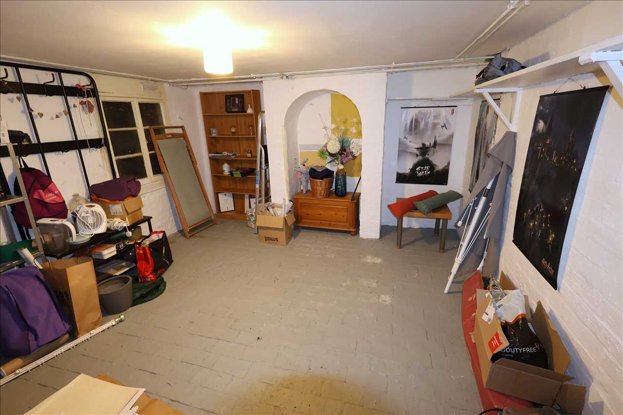 Radcliffe Street, Wolverton - Picture 7