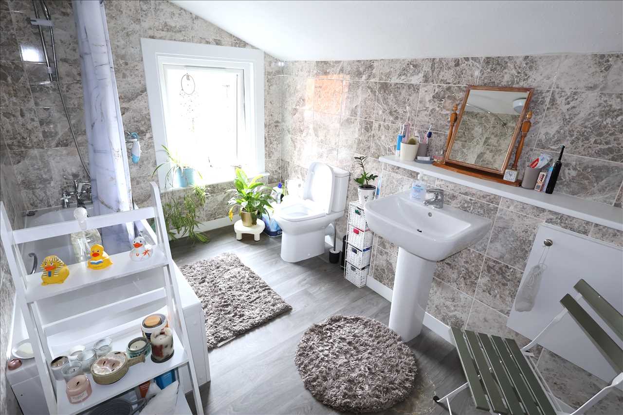 Radcliffe Street, Wolverton - Picture 12