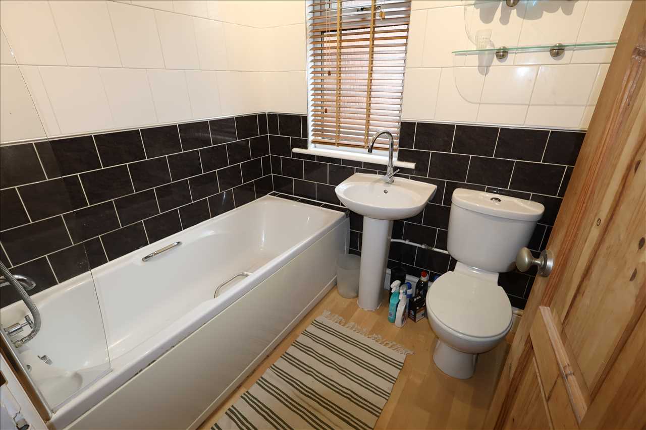 St. Mary Street, New Bradwell - Picture 12