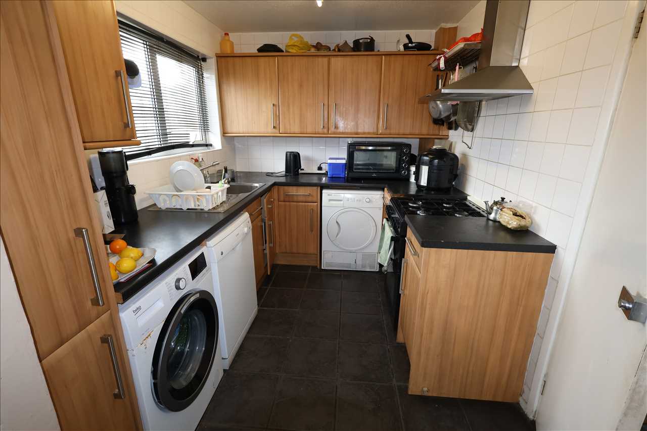 Myrtle Bank, Stacey Bushes - Picture 2