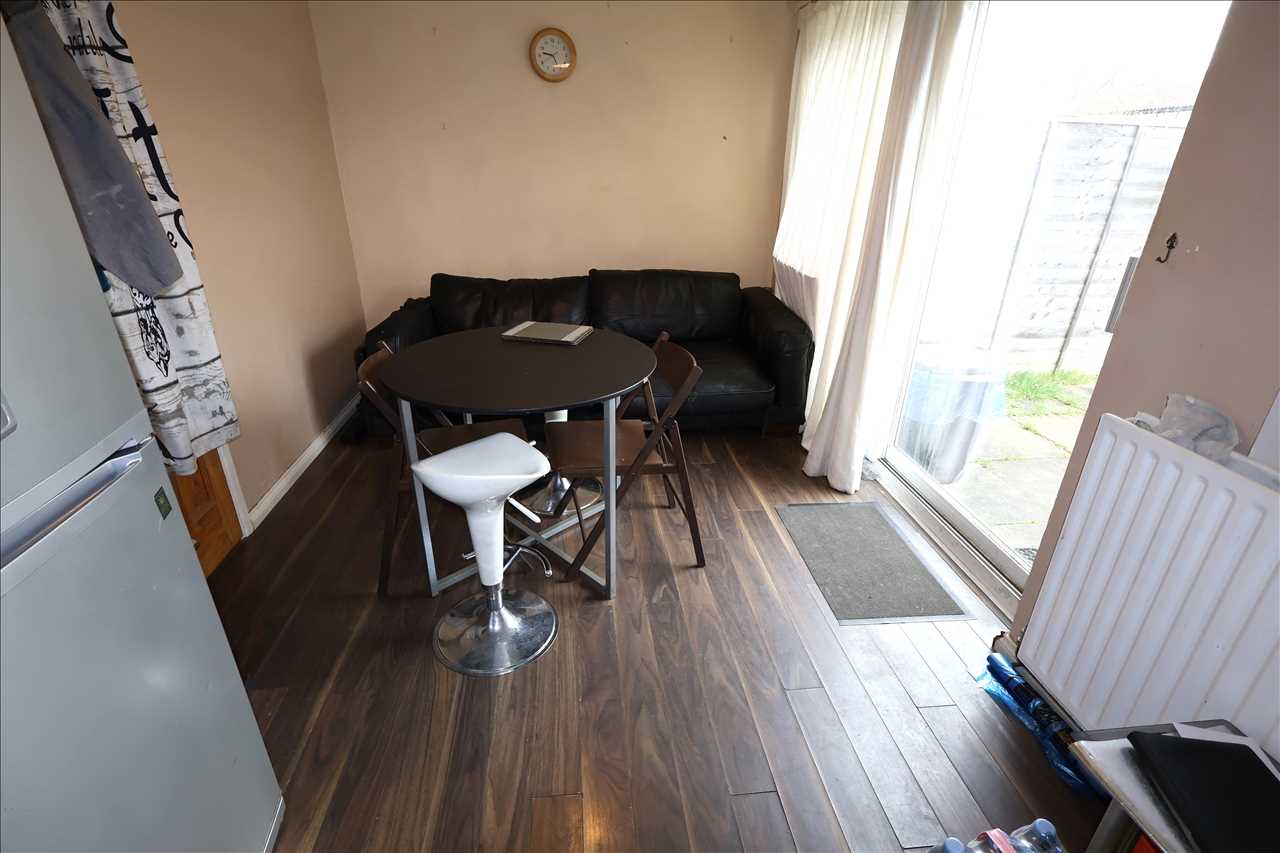 Myrtle Bank, Stacey Bushes - Picture 3