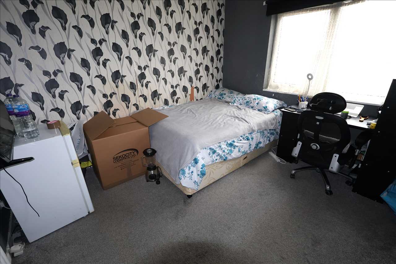 Myrtle Bank, Stacey Bushes - Picture 4