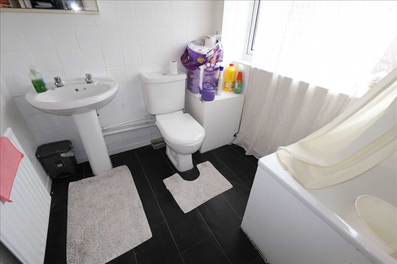 Myrtle Bank, Stacey Bushes - Picture 6