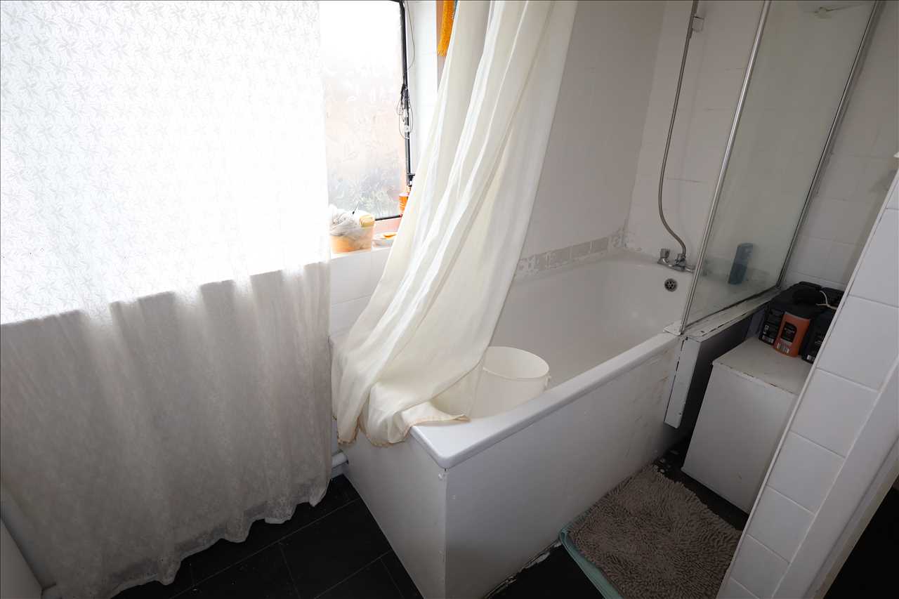 Myrtle Bank, Stacey Bushes - Picture 7