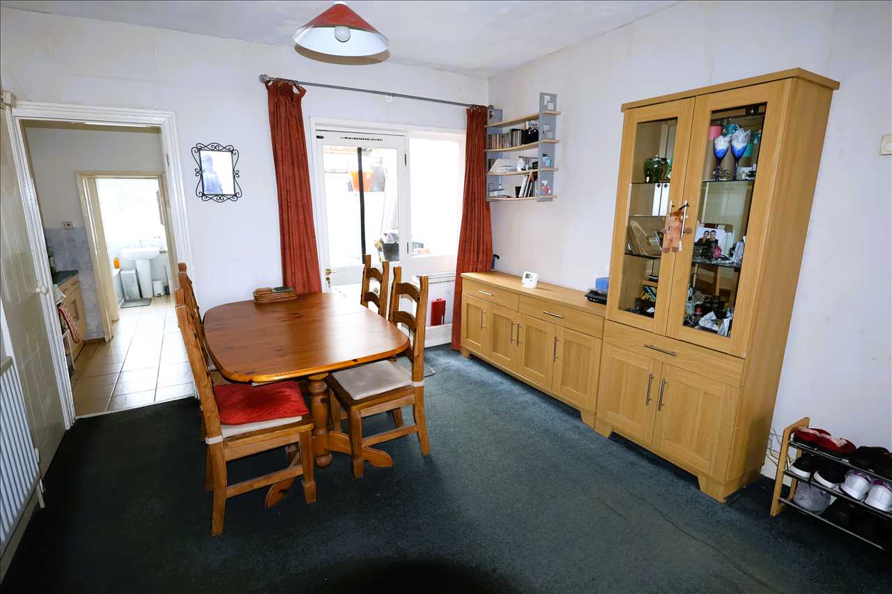 Queen Anne Street, New Bradwell - Picture 2