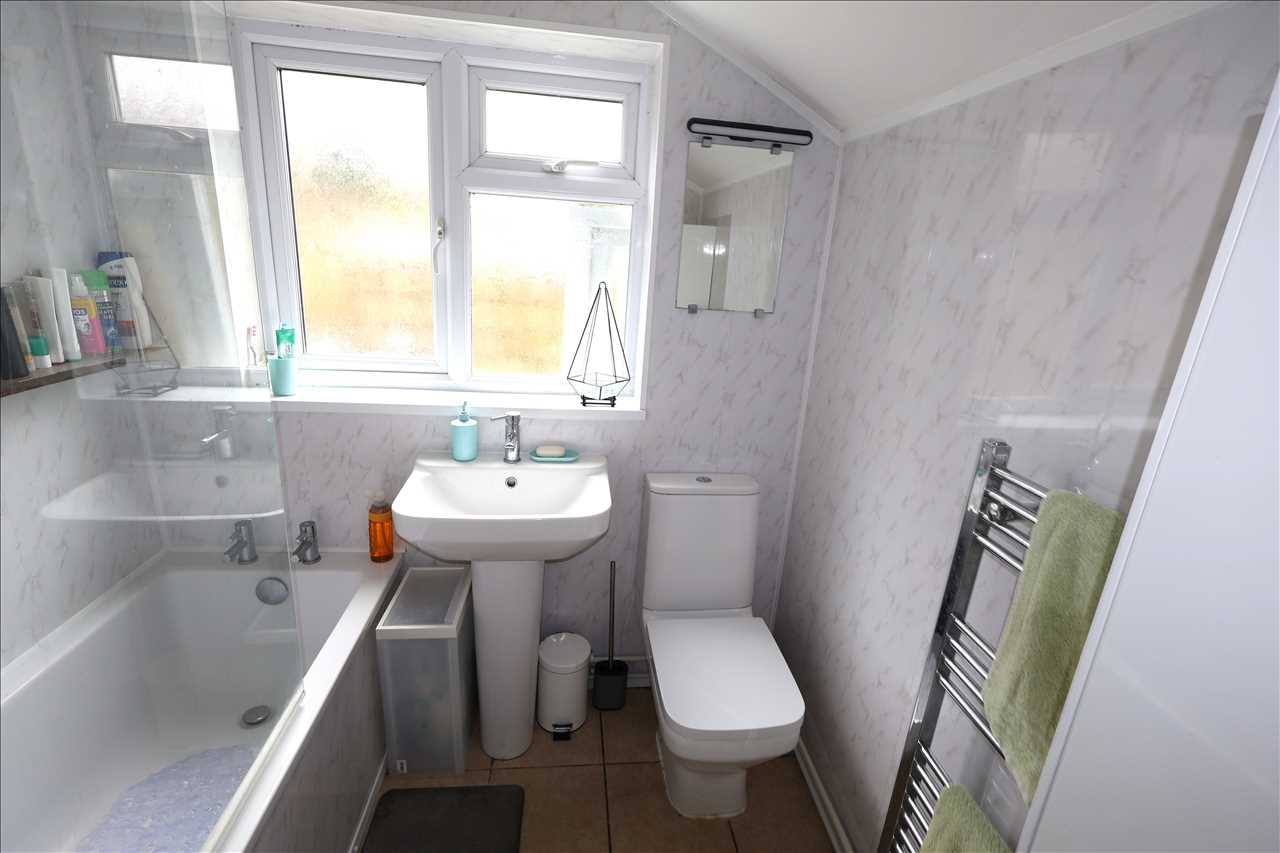 Queen Anne Street, New Bradwell - Picture 5