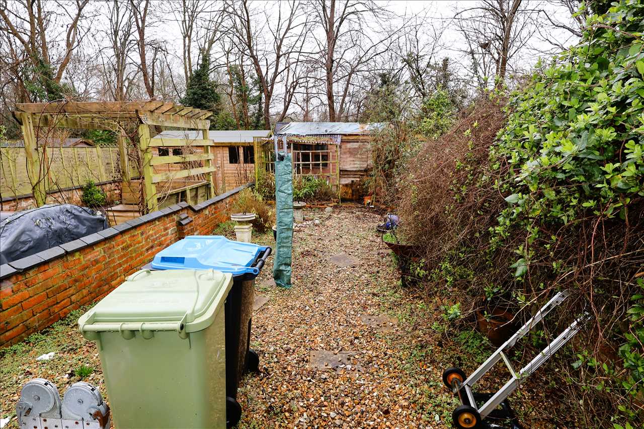 Queen Anne Street, New Bradwell - Picture 11