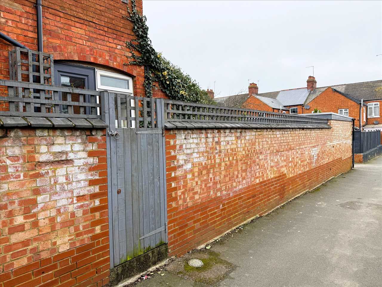 Victoria Street, Wolverton - Picture 18