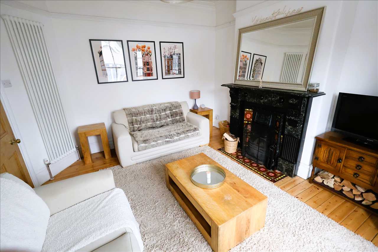 Moon Street, Wolverton - Picture 2