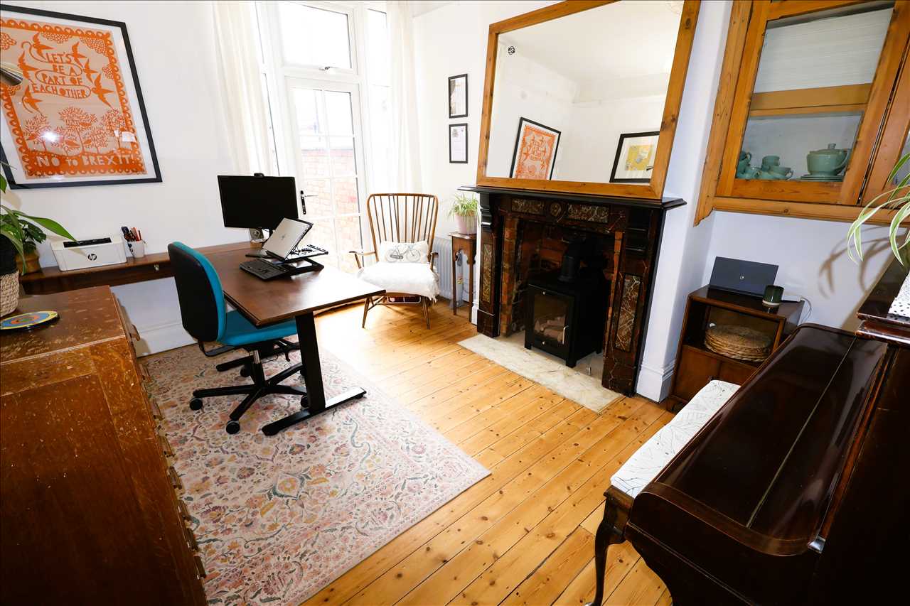 Moon Street, Wolverton - Picture 3