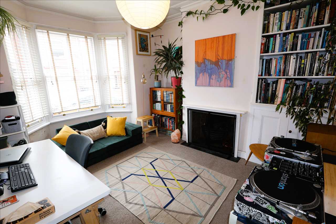 Cambridge Street, Wolverton - Picture 2