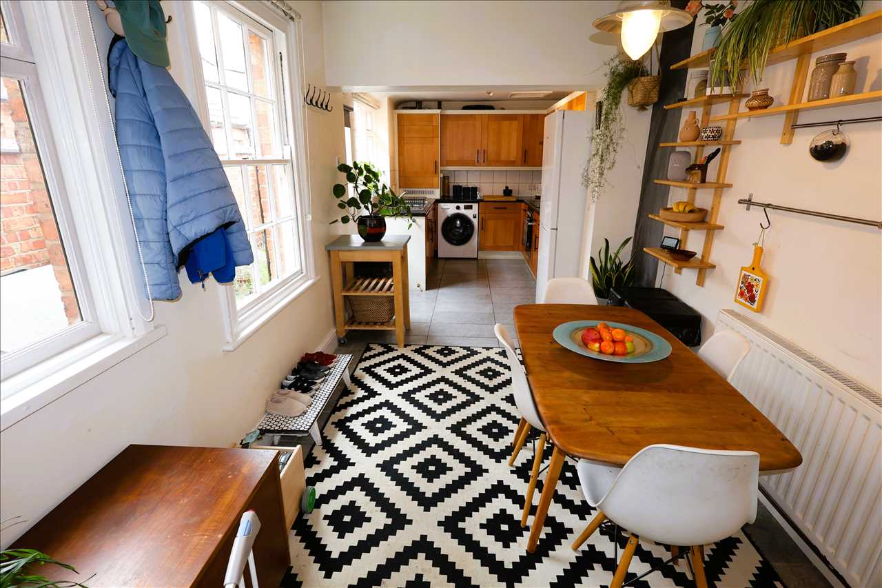 Cambridge Street, Wolverton - Picture 4