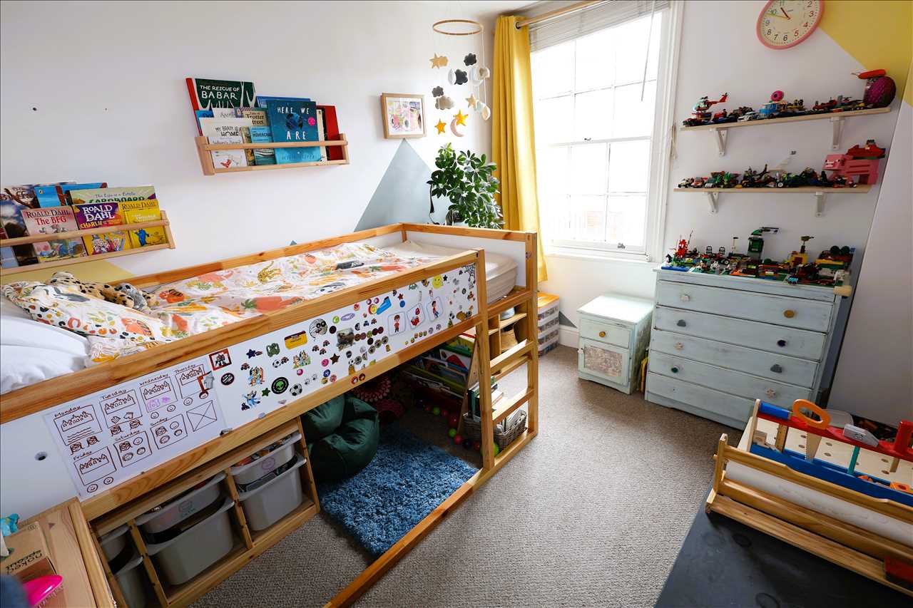 Cambridge Street, Wolverton - Picture 8