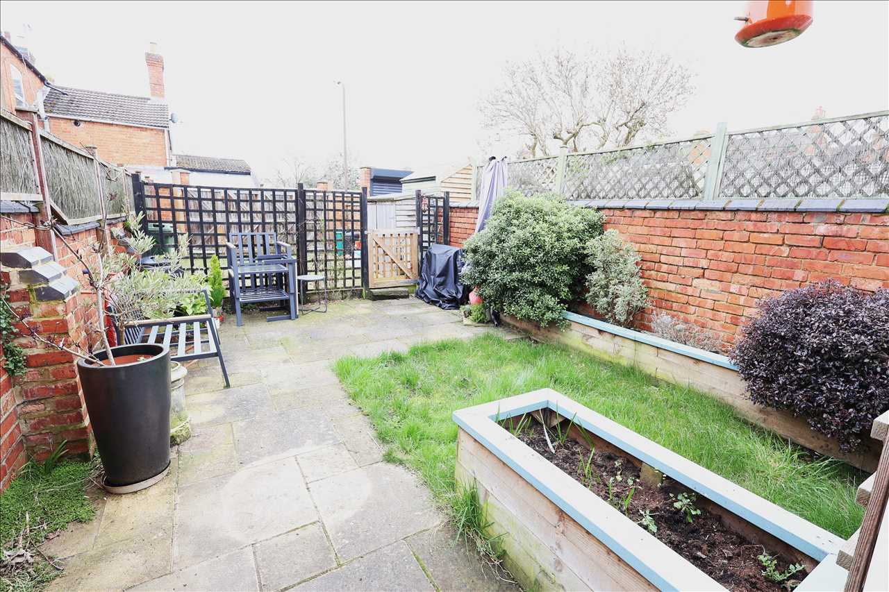 Cambridge Street, Wolverton - Picture 11