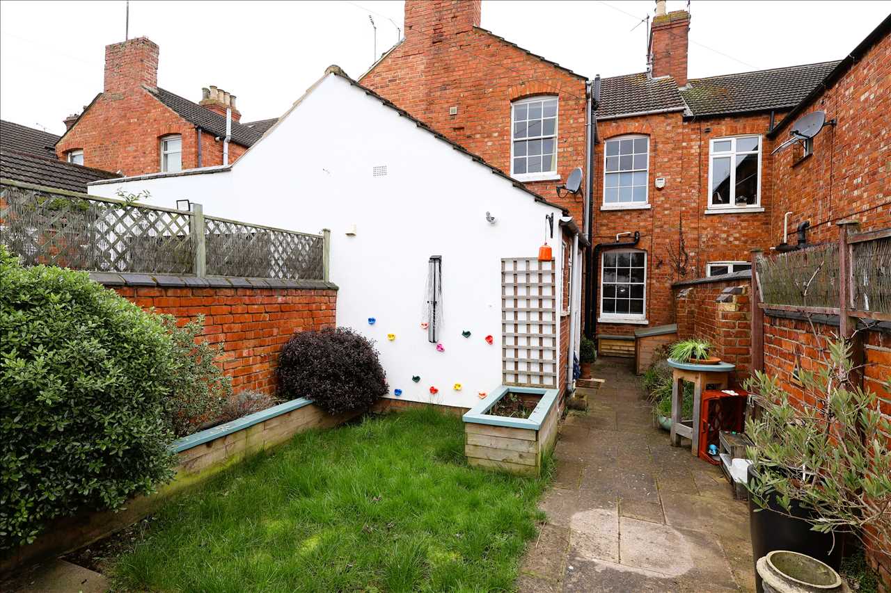 Cambridge Street, Wolverton - Picture 12