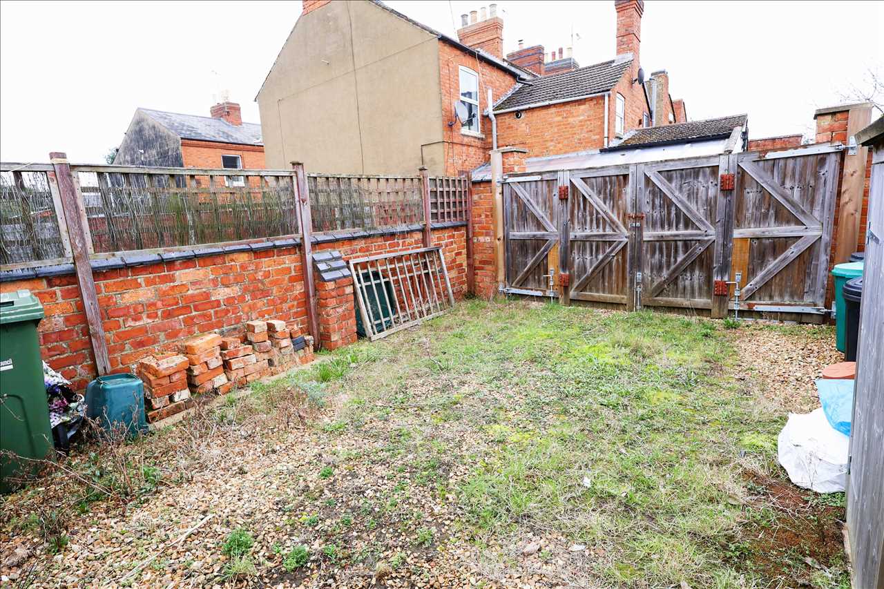 Cambridge Street, Wolverton - Picture 13