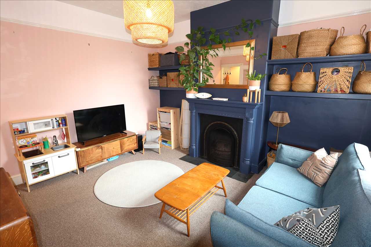 Cambridge Street, Wolverton - Picture 16