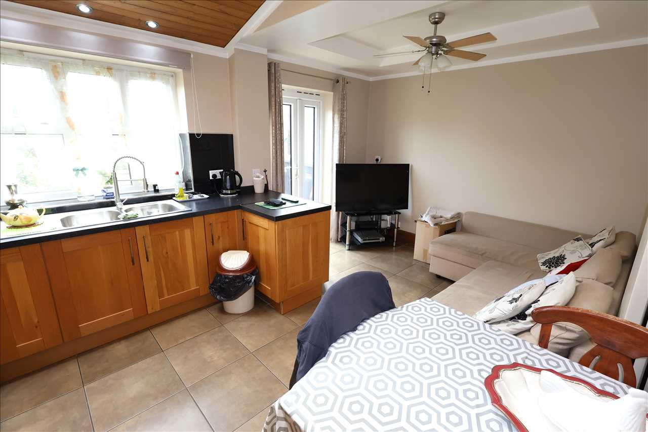 Aylesbury Street West, Wolverton - Picture 5