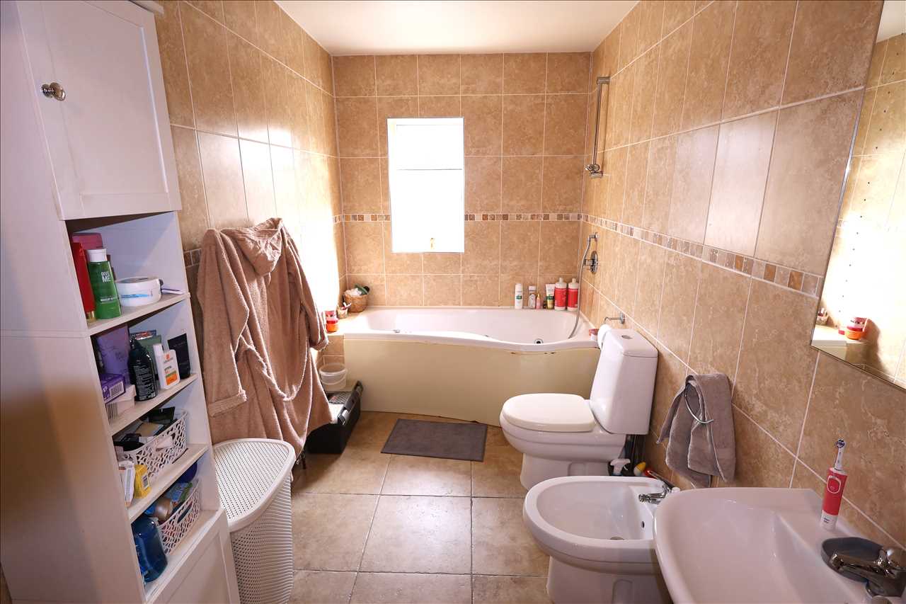 Aylesbury Street West, Wolverton - Picture 11