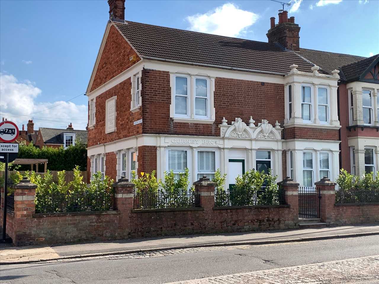 Stratford Road, Wolverton - Picture 1