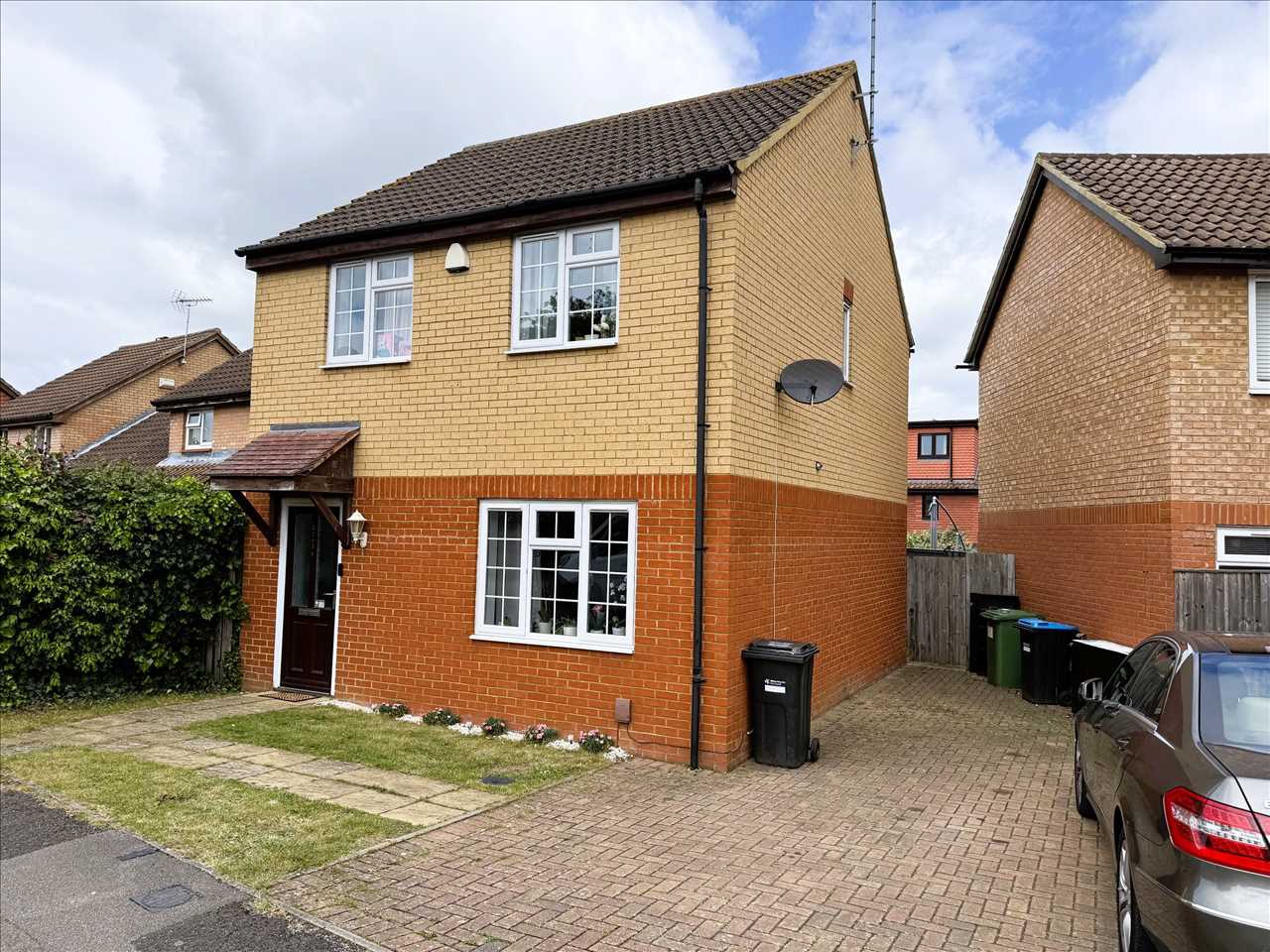 Pettingrew Close, Walnut Tree - Picture 1